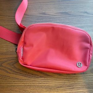 Lululemon athletica everywhere belt bag pale raspberry